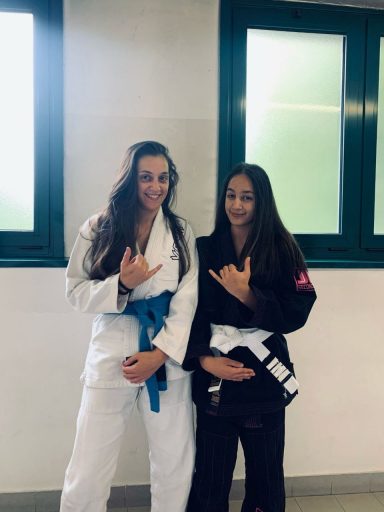 Lezzione di brazilian jiu jitsu katiuscia e la figlia Giorgia durante un allenamento di brazilian jiu jitsu